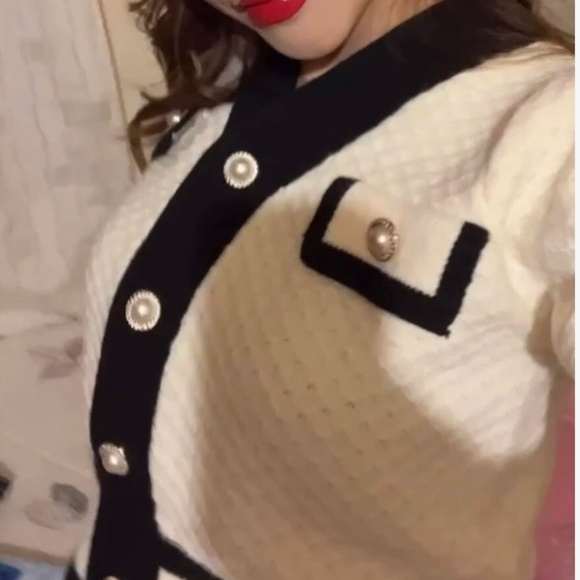 Classic Color Block Textured Faux Pearl Button Cardigan - Picture 4 of 9